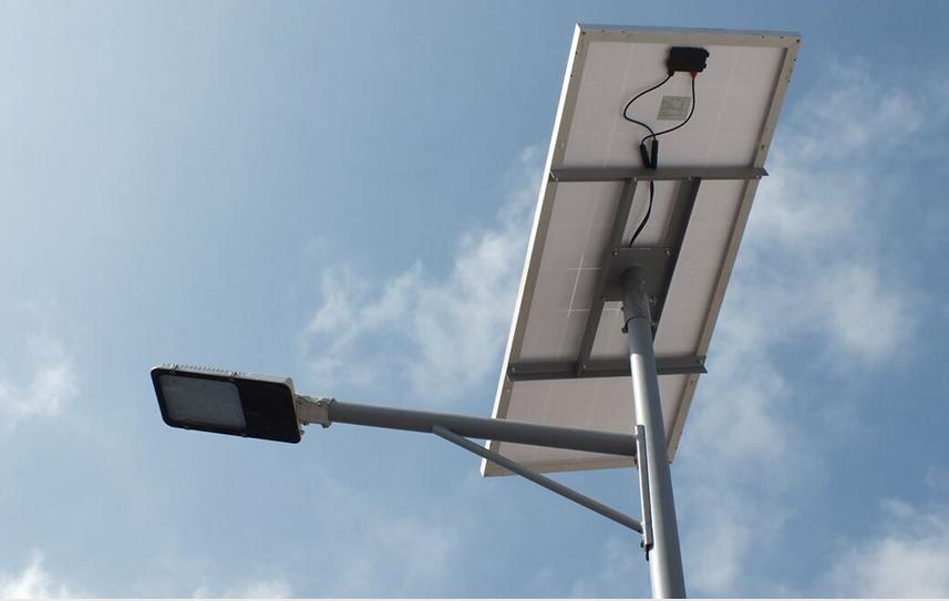 أعمدة إنارة تعمل بالطاقة الشمسية بإرتفاعات وأطوال مختلفة